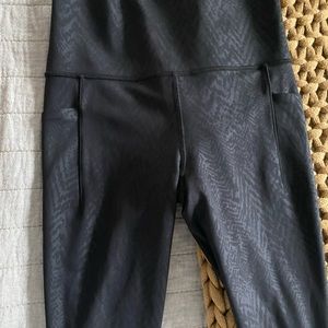Salutation Stash Black leggings 7/8 size S with pockets